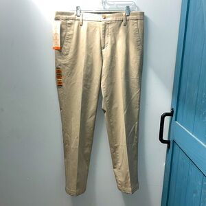 Men’s W36 L30 docker khakis, slim fit workday 360 flex, beige slacks/pants